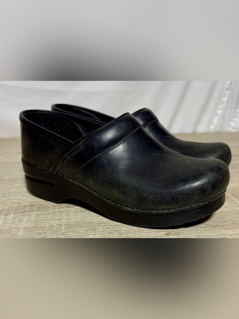 Dansko Black Leather Professional Clogs Women's EU 38 US 7.5-8 Slip-On Comfort